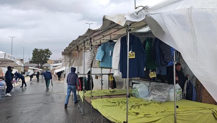 Mercato nel park&ride, protestano gli ambulanti: “Un danno, il Comune rischia azioni risarcitorie” - Bari