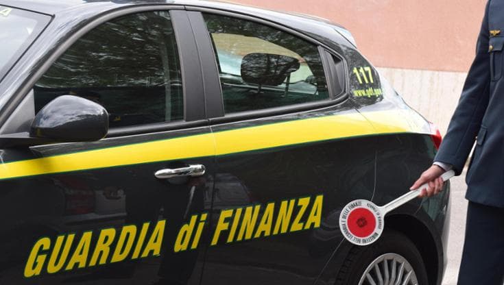 Immagine del post 6350 - Bari Colpo al tesoro della Scu, sequestro da 1,5 milioni a due boss. Sigilli anche a quote azienda edile - Bari