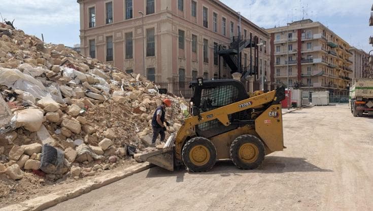 Immagine del post 6372 - Bari Crollo via De Amicis, parte la rimozione delle macerie. Negativi i nuovi controlli sull’amianto - Bari