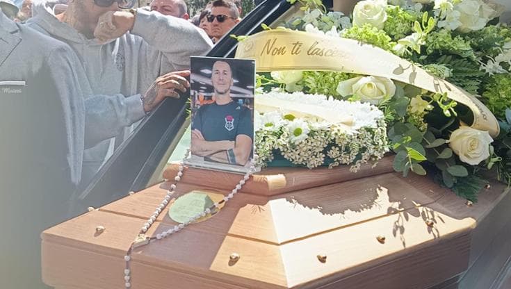 “Non è normale essere uccisi, Foggia ribellati”: il grido di dolore al funerale del personal trainer - Bari