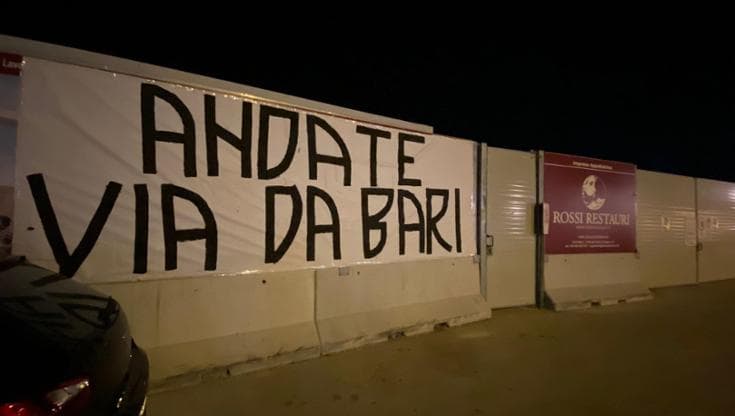 Immagine del post 20842 - Bari Il mesto ritorno del Bari in città dopo il disastro di Bolzano. Di Cesare e Longo verso l’addio - Bari