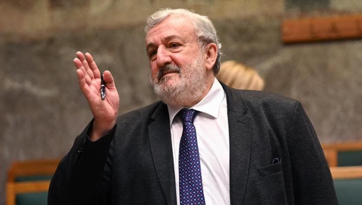 Immagine del post 21976 - Bari Le ipotesi del Csm su Emiliano: domani la decisione sul rientro in magistratura dell’ex governatore - Bari