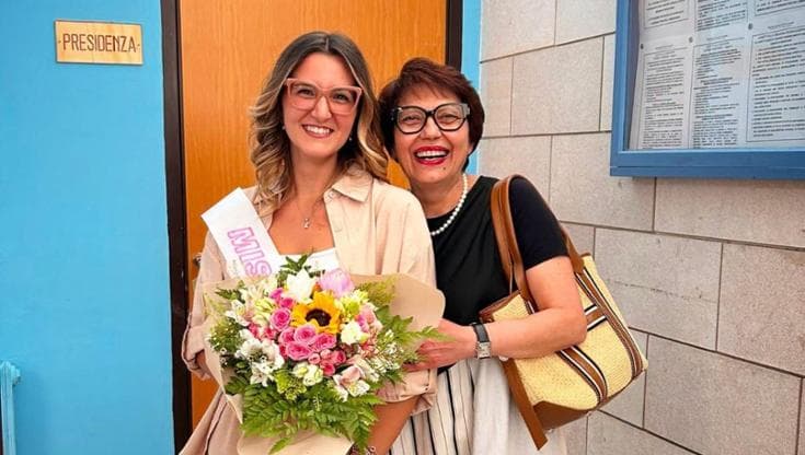 Immagine del post 21998 - Bari Minervino, alunna e maestra si ritrovano a scuola da colleghe: “Se oggi insegno è grazie a lei” - Bari