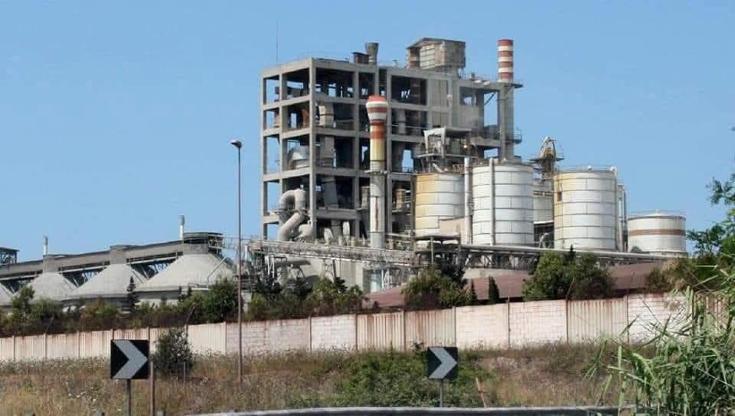Immagine del post 9972 - Bari Poliziotto precipita durante controlli e rimane sospeso nel vuoto per 15 metri: salvato dai colleghi - Bari