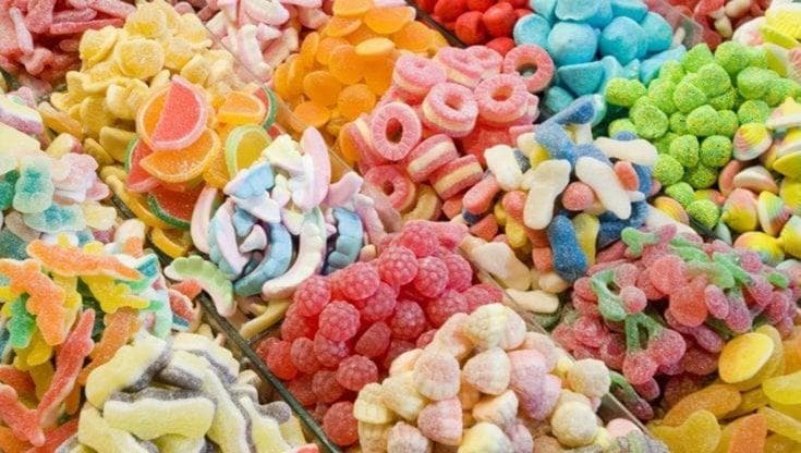 Bimbo di 3 anni soffoca con una caramella, estetista lo salva grazie a manovra appresa in Esercito - Bari