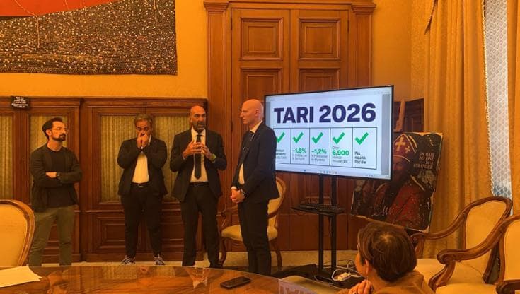 Bari, la tassa sui rifiuti diventa più leggera: “Taglio possibile grazie a lotta all’evasione” - Bari