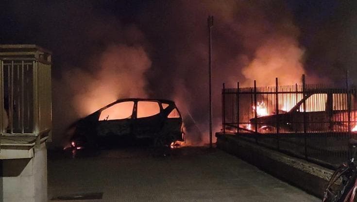 Immagine del post 10962 - Bari Auto bruciate a Margherita di Savoia, arrestato un uomo di 28 anni: s’indaga su altri roghi - Bari