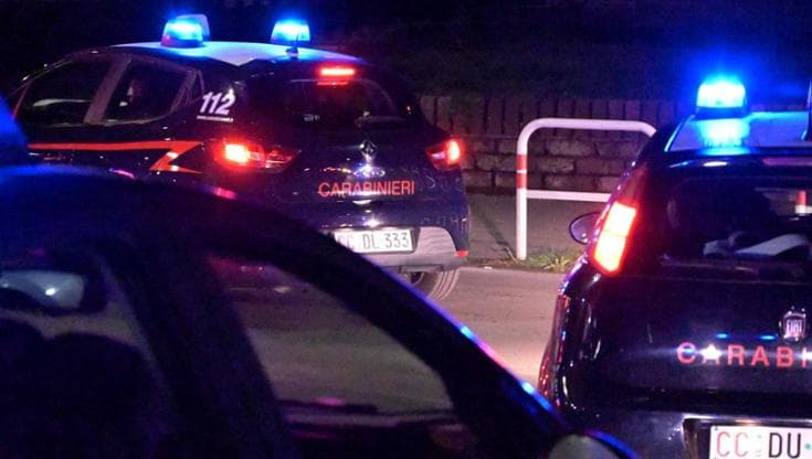 Taranto, litiga con lo steward davanti a un locale e poi gli spara: scatta il fermo per un ventenne - Bari
