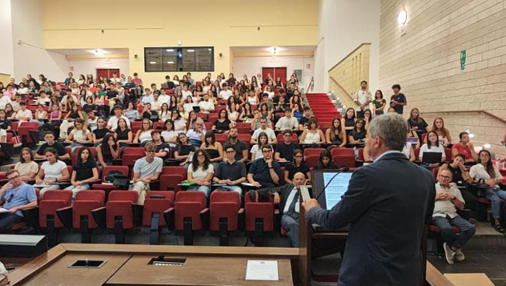 Immagine del post 11910 - Bari L’incubo degli aspiranti studenti in Medicina: “A Bari nessuno vuole affittare alloggi per sei mesi” - Bari
