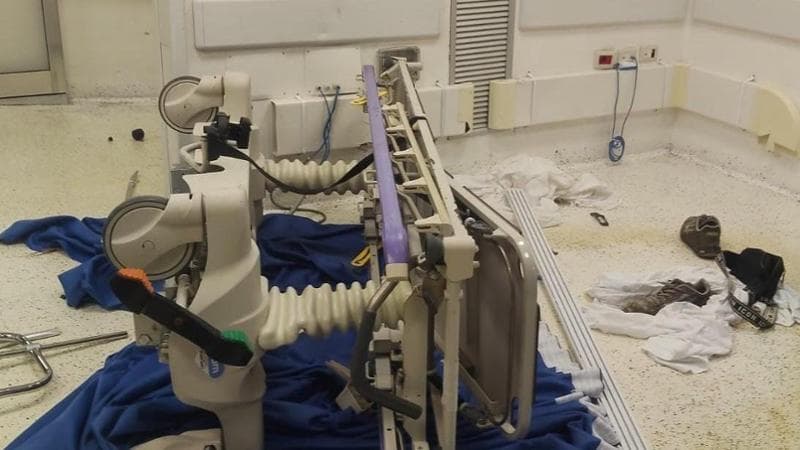 Paziente distrugge il pronto soccorso di Galatina: i medici lo stavano curando per una colica renale - Bari