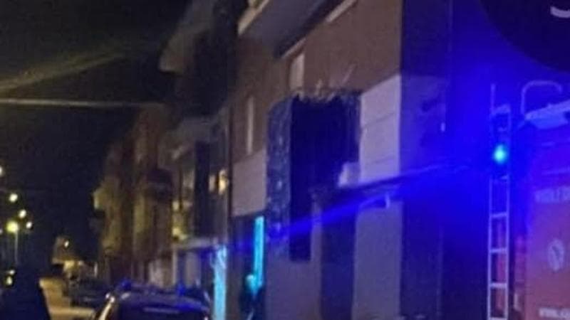 Immagine del post 12998 - Bari San Severo, bomba esplode nella notte e danneggia il portone di una casa. La sindaca: “Gravissimo” - Bari