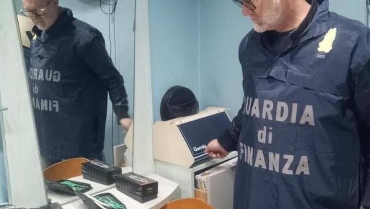 L’attività risultava chiusa da anni, ma il negozio di parrucchiere era sempre pieno e attivo: chiuso - Bari