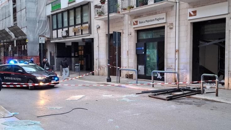 Immagine del post 16366 - Bari Boato nella notte a Bitonto: assalto al bancomat della Popolare pugliese. In quattro via con i soldi - Bari