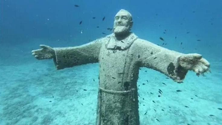 L’arcivescovo Moscone al Parco del Gargano: “Arretrare il campo boe vicino alla statua di san Pio” - Bari