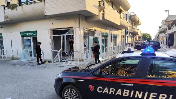 Un altro assalto a un bancomat nel Foggiano. Il sindaco: “Vertice straordinario sulla sicurezza” - Bari