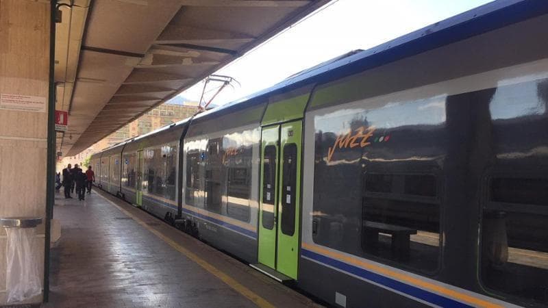 Immagine del post 22038 - Bari Caos treni sulla Bari-Lecce: ritardi fino a due ore per un guasto. “Così non si può andare avanti” - Bari