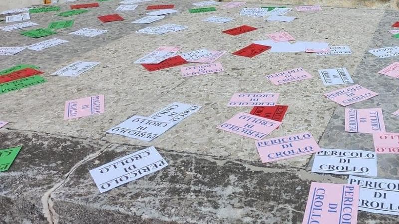 Immagine del post 22042 - Bari “Pericolo di crollo”, a Veglie misteriosi volantini durante la festa patronale. Ipotesi vendetta - Bari