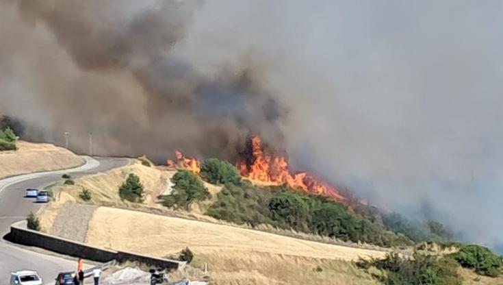 Immagine del post 10023 - Bari Abitanti fanno da scudo a un incendio con mezzi agricoli, evacuata casa di riposo nel Foggiano - Bari
