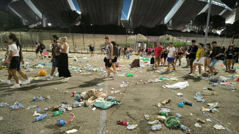 Immagine del post 10005 - Bari Tappeto di rifiuti dopo il concerto di Ultimo al San Nicola: “Incivili". Ma i bidoni sono pochi - Bari