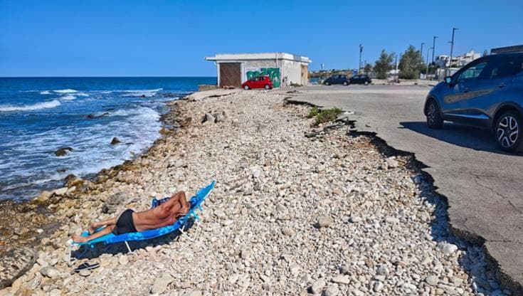 L’estate nera di Torre a Mare: “Noi, con i piedi in acqua ma senza spiagge agibili e pochi accessi” - Bari