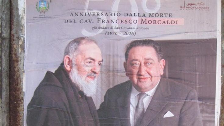 Padre Pio e il podestà fascista: la foto creata con l'intelligenza artificiale fa scoppiare il caso - Bari