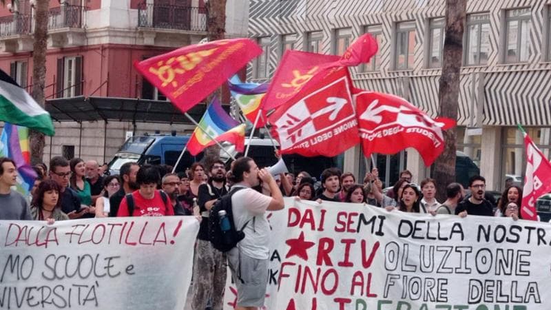Immagine del post 11999 - Bari Bari, ancora in piazza per Gaza dopo l’attacco alla Flotilla: “Se fermano le navi, blocchiamo tutto” - Bari