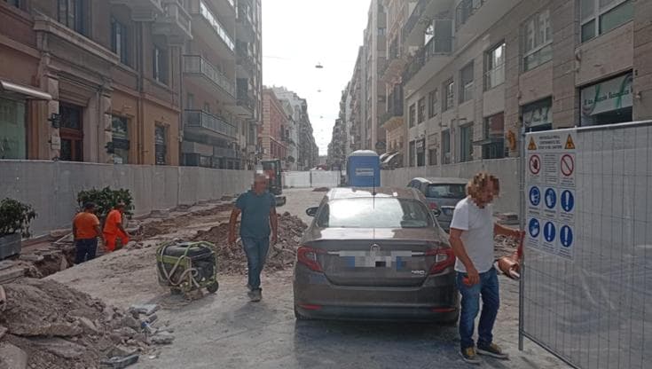 Immagine del post 11985 - Bari Via Argiro, la protesta dei commercianti: “Questo cantiere ci mette in ginocchio, è un altro Covid” - Bari