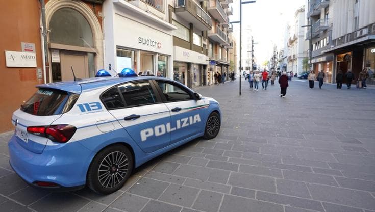 Immagine del post 26441 - Bari Bari, in centro con passamontagna e fuochi d’artificio: bloccato un altro gruppo di ragazzini - Bari