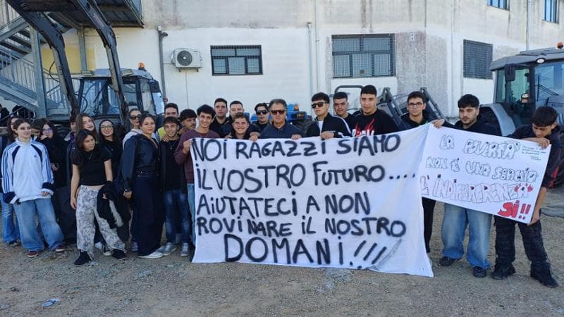 Immagine del post 26439 - Bari In Salento gli studenti al fianco degli agricoltori. “Questa va dichiarata area di crisi agricola” - Bari