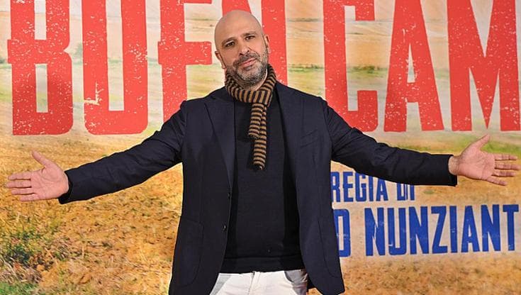 Immagine del post 16394 - Bari Il vescovo-pellegrino promuove Checco Zalone su Avvenire: “Positivo il messaggio di Buen Camino” - Bari