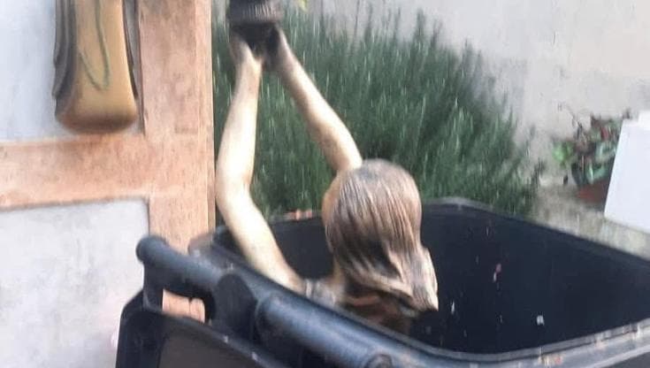 Immagine del post 16384 - Bari Ladri e vandali nei cimiteri, segnalazioni in tutta la Puglia. “Così si viola il nostro dolore” - Bari