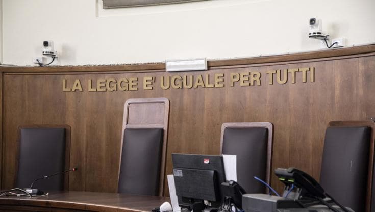 Sedicenne vittima di violenza si suicidò in comunità, condannati in quattro: “Dovevano sorvegliarla” - Bari