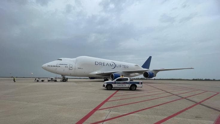 Immagine del post 4606 - Bari Atterraggio di emergenza del Dreamlifter dagli Usa a Bari: il gigante dei cieli fermato dal vento - Bari