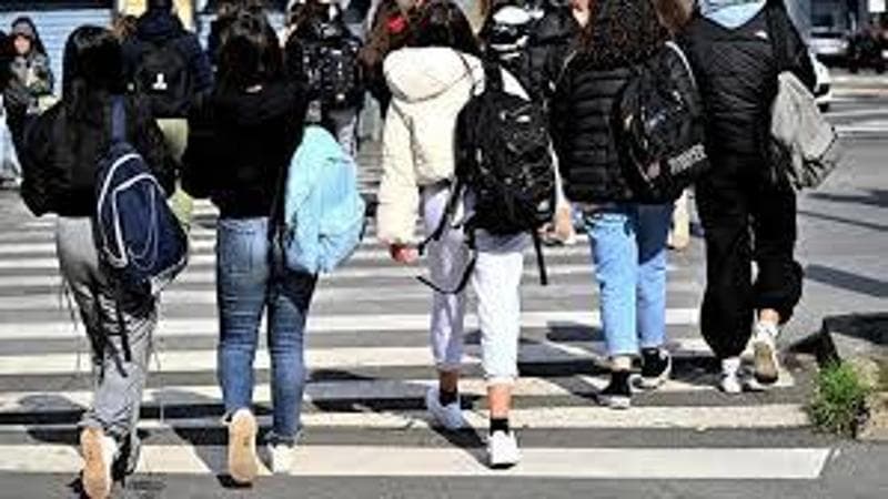 Salento, molestie alle liceali e a una prof: sacerdote vicepreside condannato a 2 anni - Bari