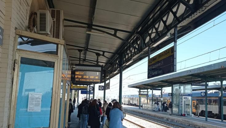 Immagine del post 18660 - Bari Treni, nuova odissea per i pendolari pugliesi: ritardi fino a 90 minuti per un guasto agli impianti - Bari