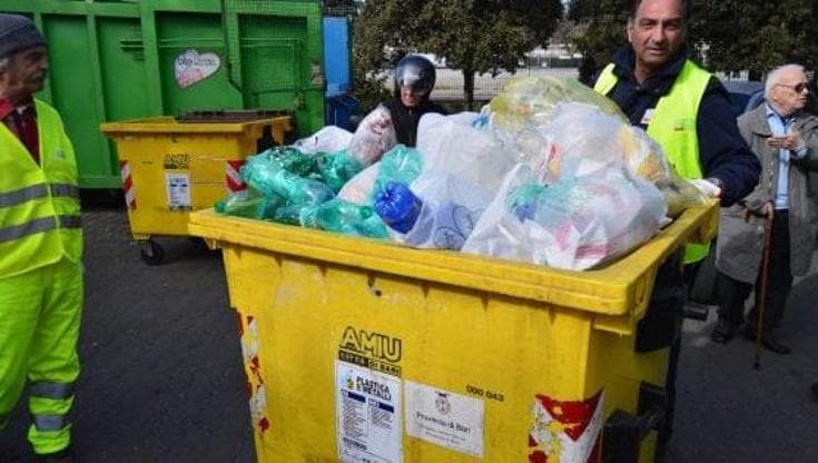 Immagine del post 6451 - Bari Rifiuti, a Bari differenziata porta a porta anche per i gestori dei locali. “Città più pulita” - Bari