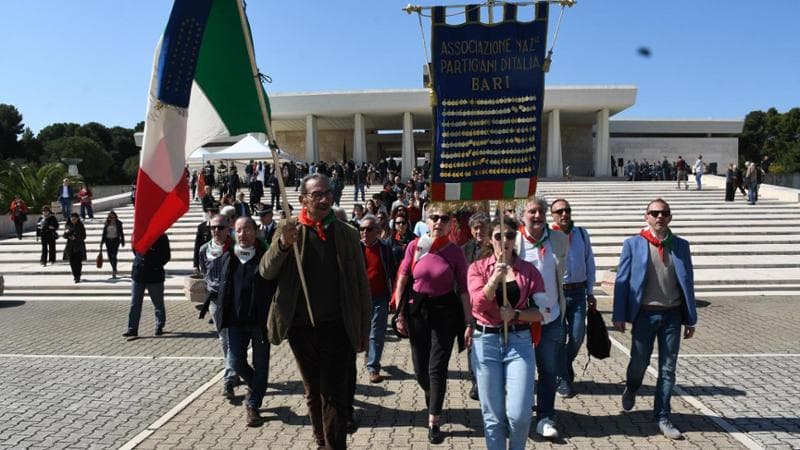 25 aprile, festa a Bari. Il sindaco: “Ci chiedono sobrietà? Io sventolo il tricolore con vigore” - Bari