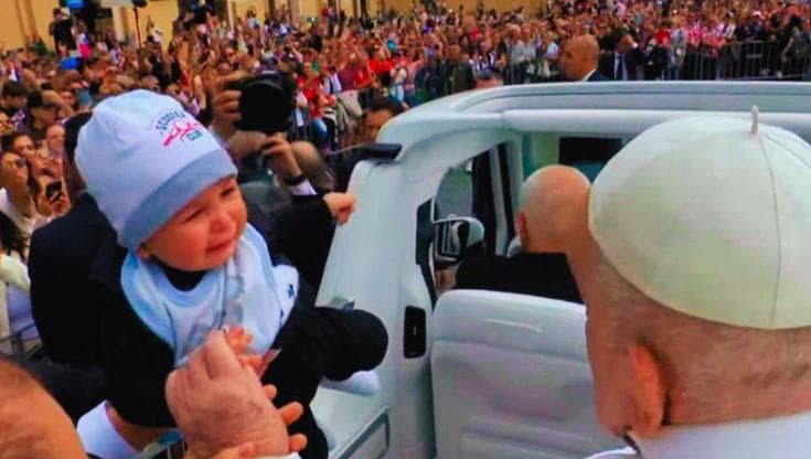 Immagine del post 6439 - Bari “L'ultima carezza di papa Francesco quella al nostro Mark”: il bimbo pugliese è diventato un simbolo - Bari