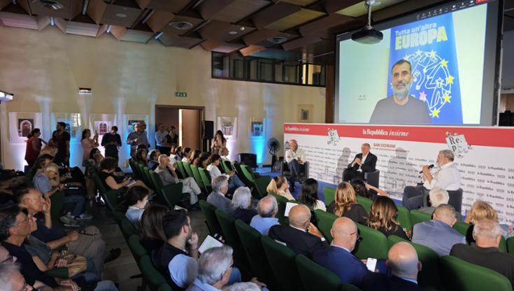 Immagine del post 8921 - Bari Repubblica Insieme, a Bari il dibattito sulla città del futuro. “Il cambiamento? Una sfida vinta” - Bari