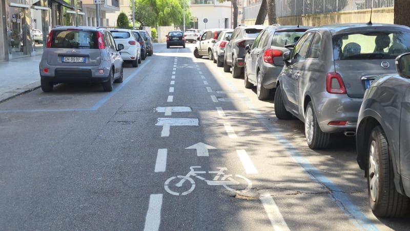 A Lecce scontro sulle nuove piste ciclabili: “Le corsie sono bizzarre, non sicure né sostenibili” - Bari