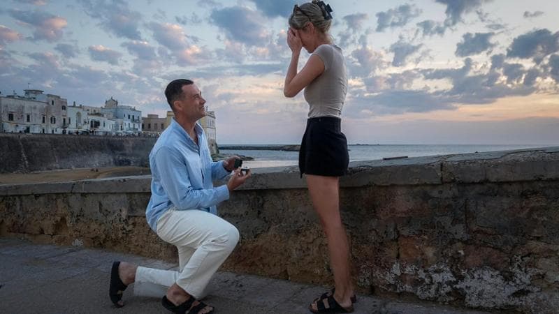 Immagine del post 22090 - Bari Turista canadese sceglie Gallipoli per la fatidica proposta: “Mi vuoi sposare?”. Lo scatto è virale - Bari