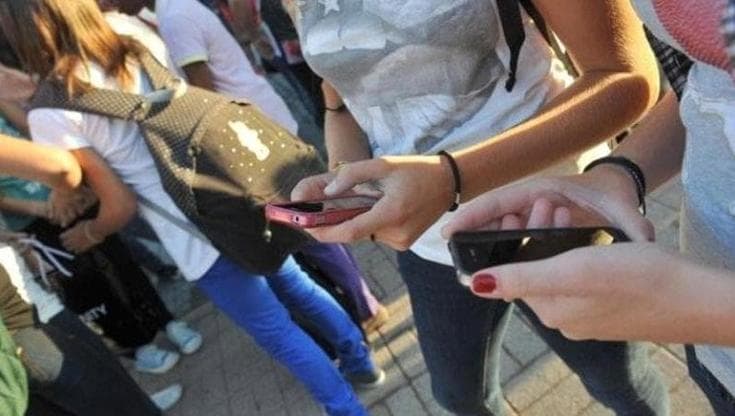Immagine del post 23237 - Bari Giovanissima escort violentata da quattro ragazzi: arrestati. Il contatto su un sito di incontri - Bari