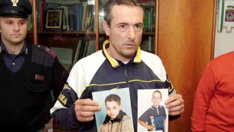 Il papà di Ciccio e Tore: “Dopo 3 rapine voglio il porto d’armi. I miei figli? Peggio di Garlasco” - Bari