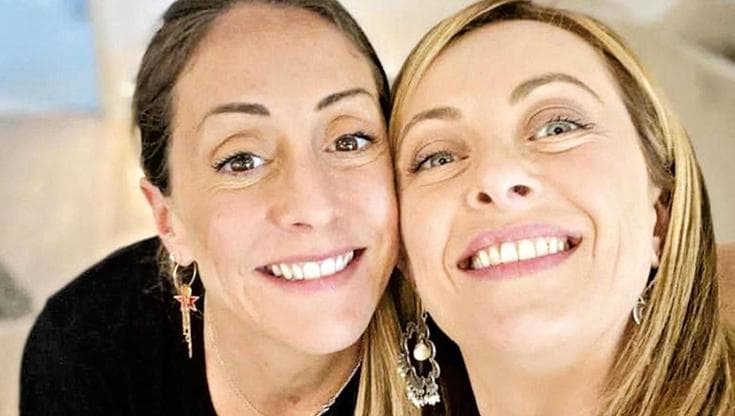 Immagine del post 11009 - Bari Giorgia Meloni lascia la Puglia, si chiude la vacanza a Locorotondo con la sorella Arianna e Gemmato - Bari