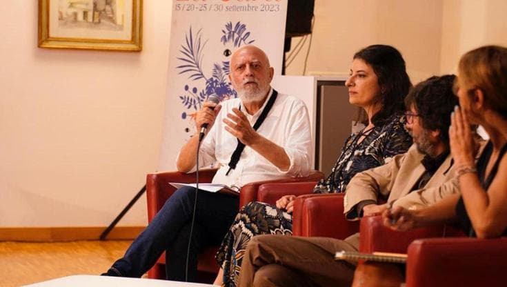 A tutti i poeti in ascolto: venite a leggere i vostri versi nella Bottega della poesia a Trani - Bari