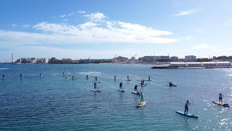 Bari salpa sul sup: oltre 70 appassionati del mare si incontrano a San Girolamo: “Spazio per tutti” - Bari