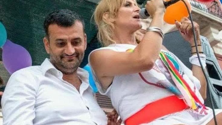 Immagine del post 14274 - Bari ''Decaro, ho foto compromettenti su di noi'': polemiche sul post della cantante e attivista queer - Bari