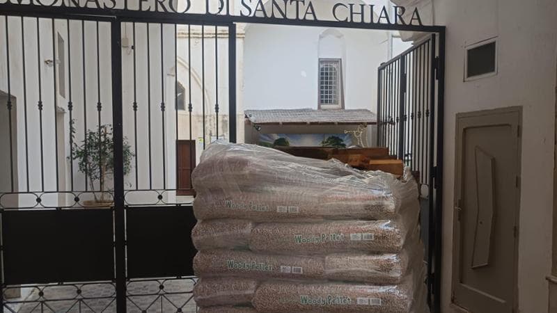 Immagine del post 2775 - Bari La solidarietà scalda le suore di clausura: a Nardò i cittadini donano il pellet per le stufe - Bari