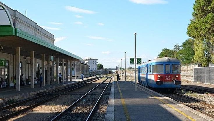 Ragazzina di 14 anni violentata nei bagni della stazione di Maglie, arrestato l’amico del fidanzato - Bari
