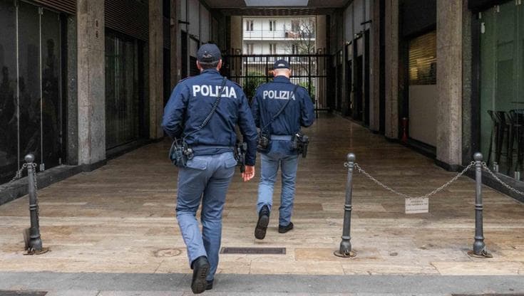 Immagine del post 4690 - Bari Andria, picchiano poliziotti e aizzano pitbull durante controllo a casa: arrestati due fratelli - Bari